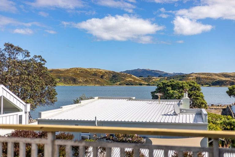 Photo of property in 5a Beach Road, Plimmerton, Porirua, 5026
