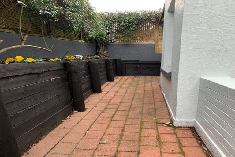 Photo of property in 1/64 Victoria Road, Devonport, Auckland, 0624