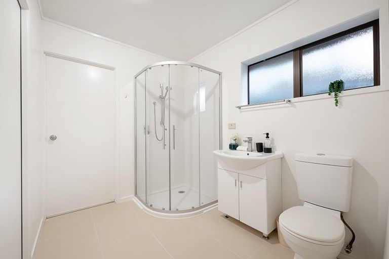 Photo of property in 4 Rhinevale Close, Henderson, Auckland, 0612