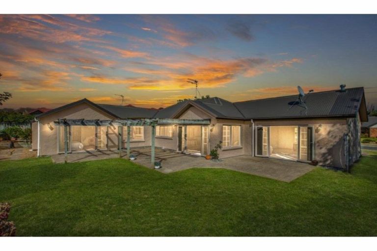 Photo of property in 18 Roderick Place, Rototuna, Hamilton, 3210