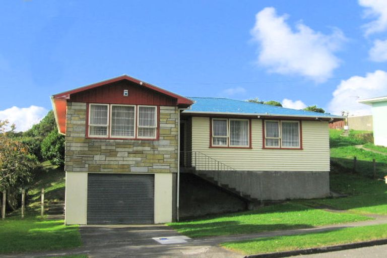 Photo of property in 3 Cardiff Crescent, Cannons Creek, Porirua, 5024