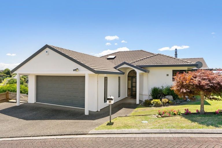 Photo of property in 14 Lorrigan Way, Welcome Bay, Tauranga, 3112