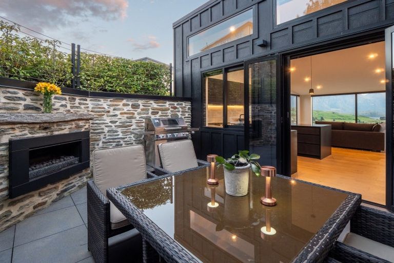 Photo of property in 92 Hensman Road, Queenstown, 9300