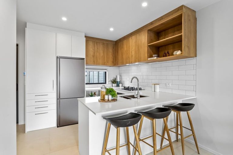 Photo of property in 12 Port Way, Rosehill, Papakura, 2113