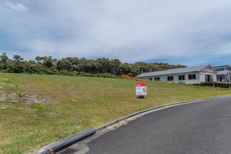 Photo of property in 14 Sunrise Place, Cable Bay, 0420