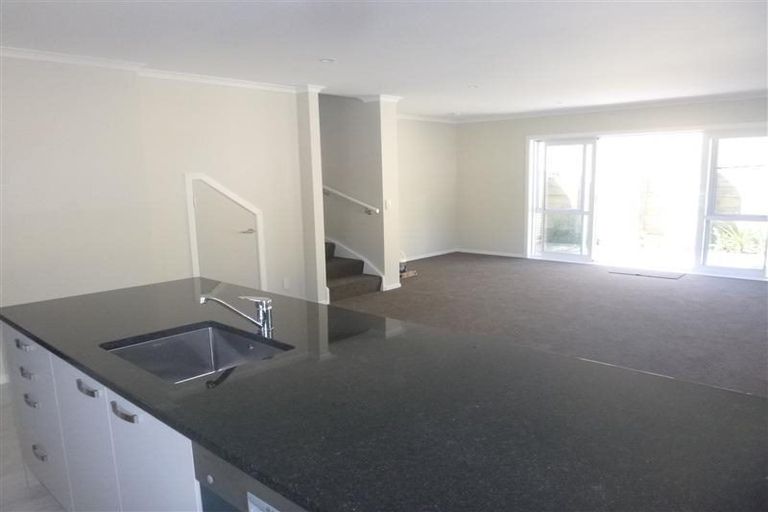 Photo of property in 8/20 Glanmire Road, Newlands, Wellington, 6037