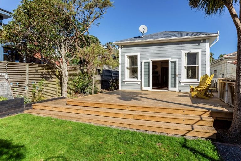 Photo of property in 24 Garfield Street, Brooklyn, Wellington, 6021