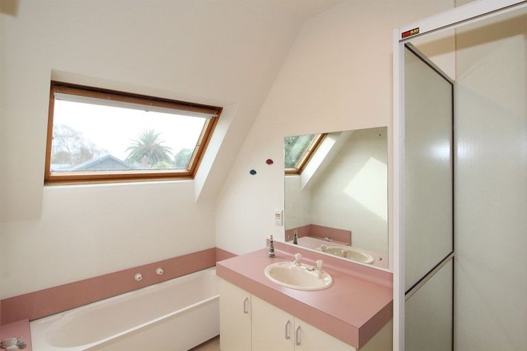 Photo of property in 2/53 Withells Road, Avonhead, Christchurch, 8042