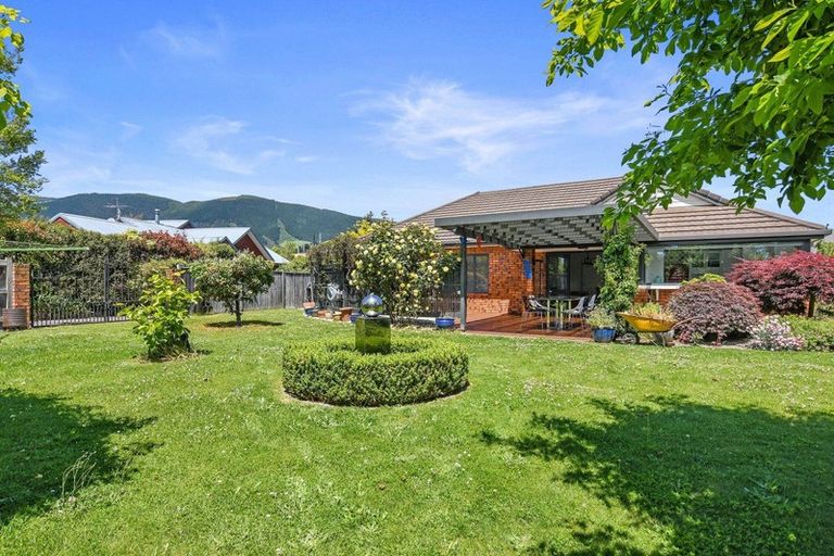 Photo of property in 11 Ardilea Avenue, Stoke, Nelson, 7011