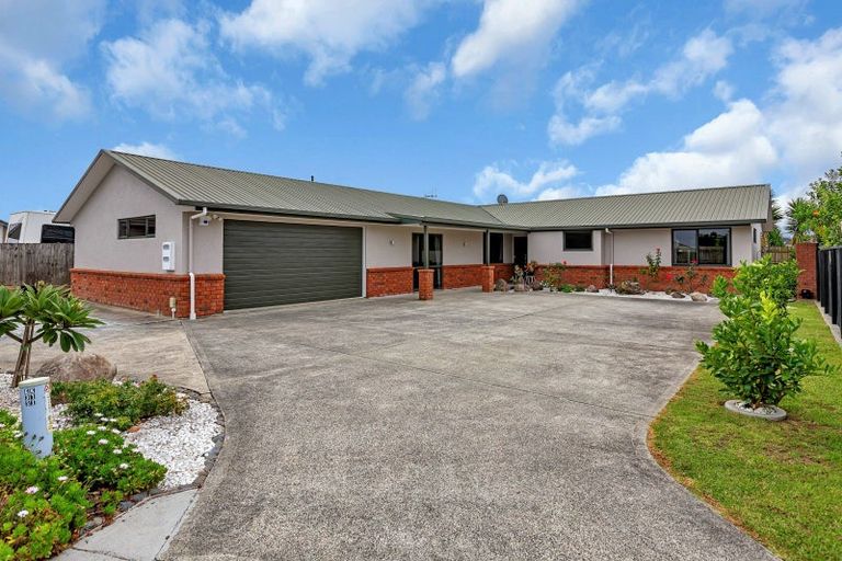 Photo of property in 13 Bermuda Place, One Tree Point, 0118