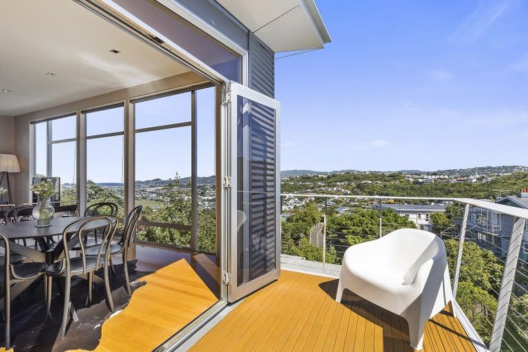 Photo of property in 121 Nevay Road, Miramar, Wellington, 6022