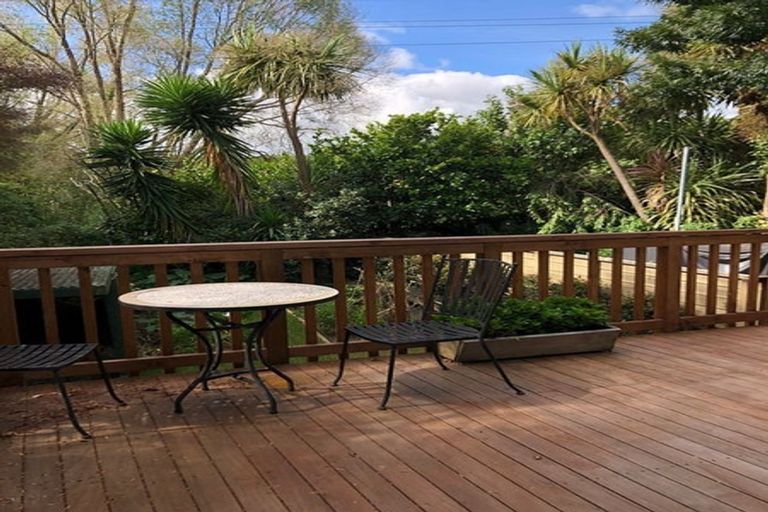 Photo of property in 23 Imperial Place, Henderson, Auckland, 0612