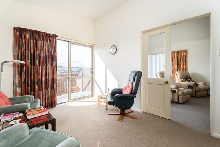 Photo of property in 1 Atamira Close, Churton Park, Wellington, 6037