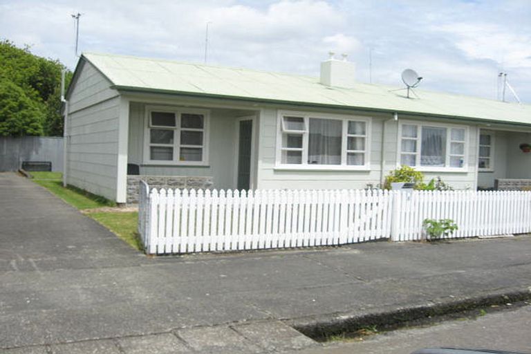 Photo of property in 2/15 Monckton Street, Feilding, 4702