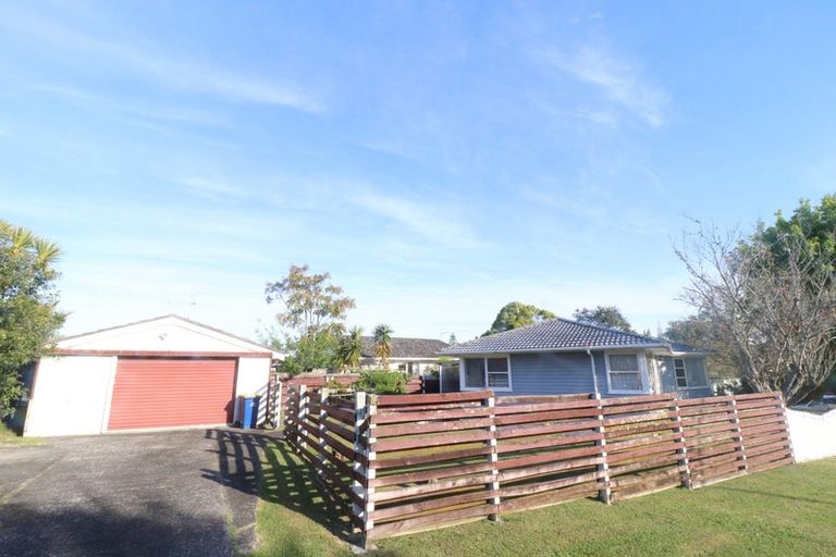 Photo of property in 1 Ngatoa Place, Glenfield, Auckland, 0629