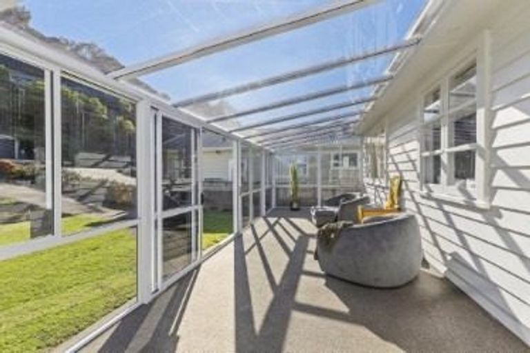 Photo of property in 58 Airlie Road, Plimmerton, Porirua, 5026