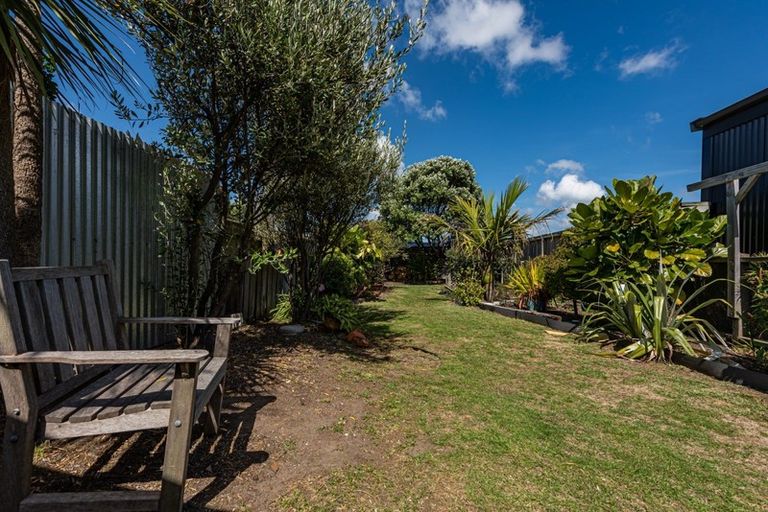 Photo of property in 36 Apu Crescent, Lyall Bay, Wellington, 6022