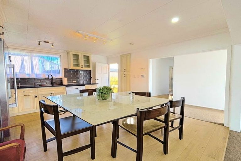 Photo of property in 14 Tranent Road, Mangere, Auckland, 2022