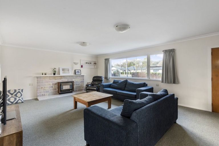 Photo of property in 81 Queenwood Road, Levin, 5510