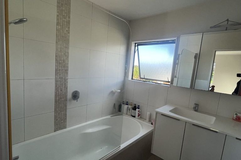 Photo of property in 48 Lakeside Drive, Orewa, 0931