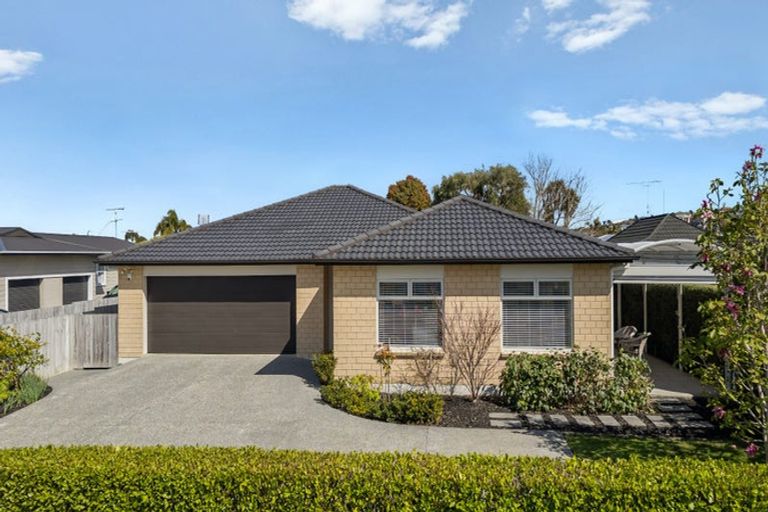 Photo of property in 14 Hatton Road, Orewa, 0931
