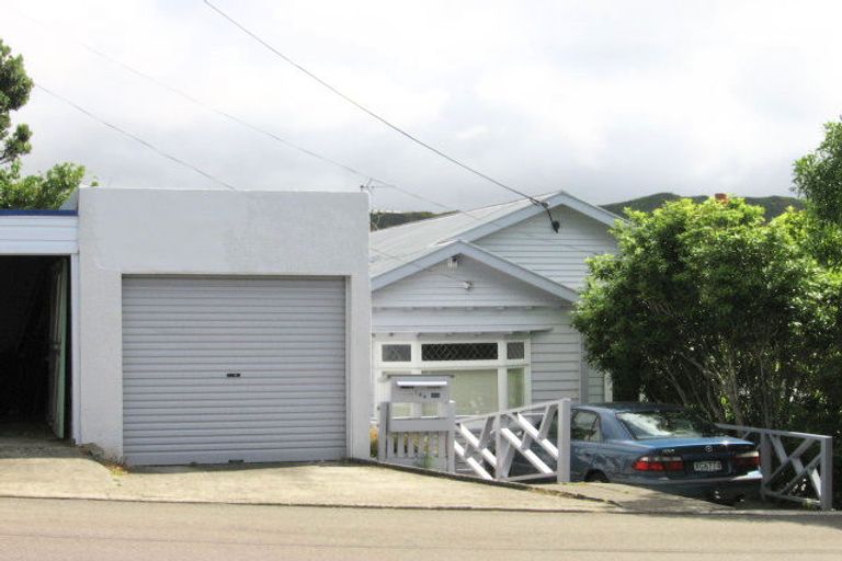 Photo of property in 144 The Ridgeway, Mornington, Wellington, 6021