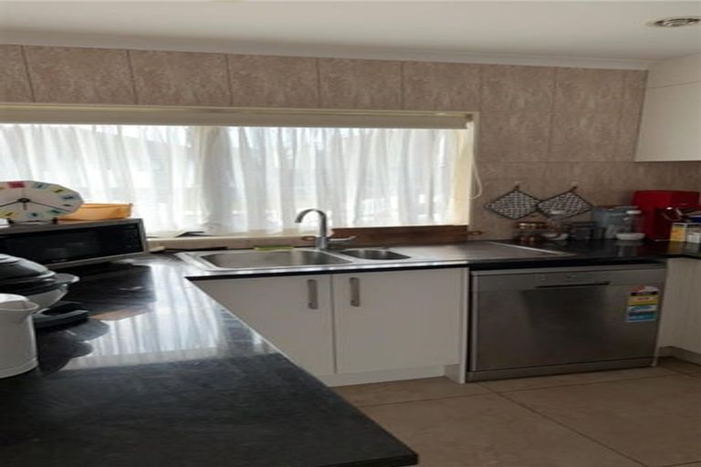 Photo of property in 24 Moor Avenue, Te Atatu Peninsula, Auckland, 0610