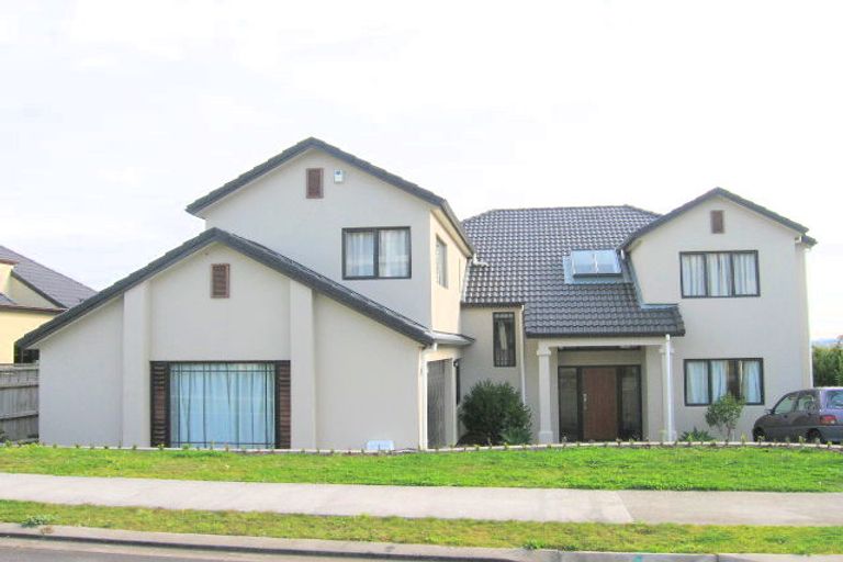 Photo of property in 13 Brooke Ridge Rise, East Tamaki Heights, Auckland, 2016