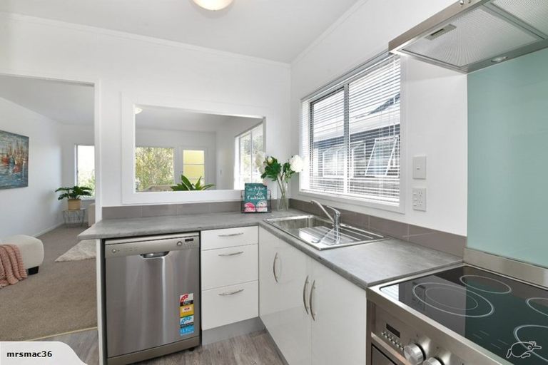 Photo of property in 1/871 East Coast Road, Northcross, Auckland, 0632