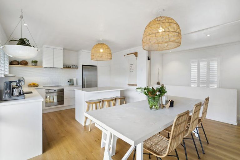 Photo of property in 2/10 Merani Street, Narrow Neck, Auckland, 0622