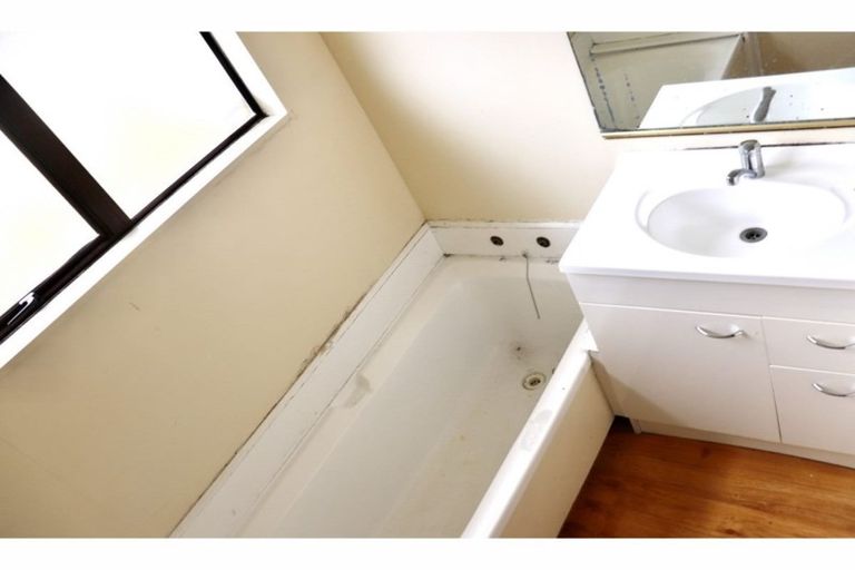 Photo of property in 1/41 Taitimu Drive, Weymouth, Auckland, 2103