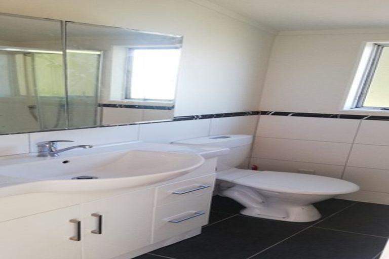 Photo of property in 2a Percy Dyett Drive, Karori, Wellington, 6012