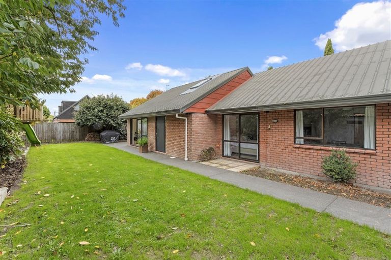 Photo of property in 242 Memorial Avenue, Burnside, Christchurch, 8053