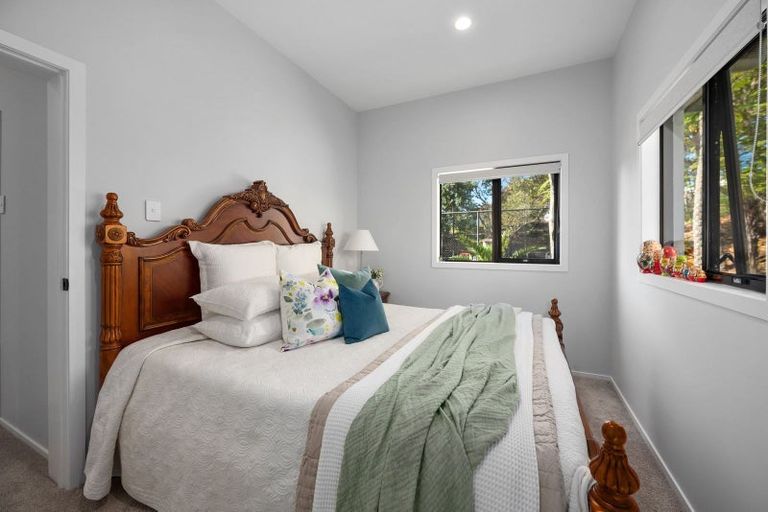 Photo of property in 49 Vaughans Road, Okura, Albany, 0792