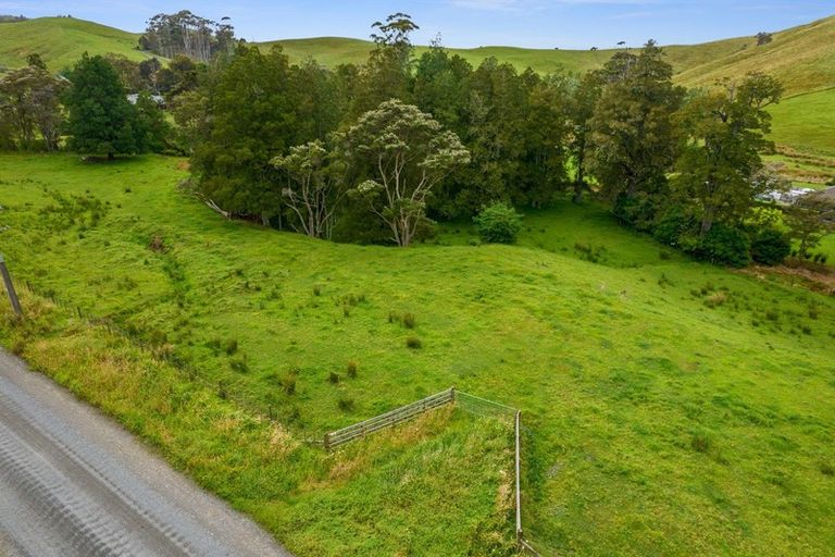 Photo of property in 150 Dimmock Road, Waitakaruru, Ngatea, 2471