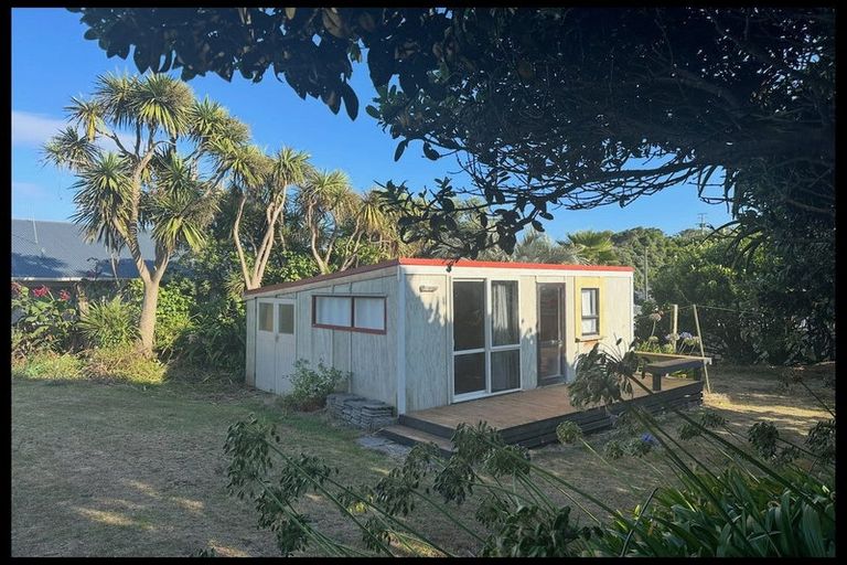 Photo of property in 5 Tokopapa Street, Mokau, 4376