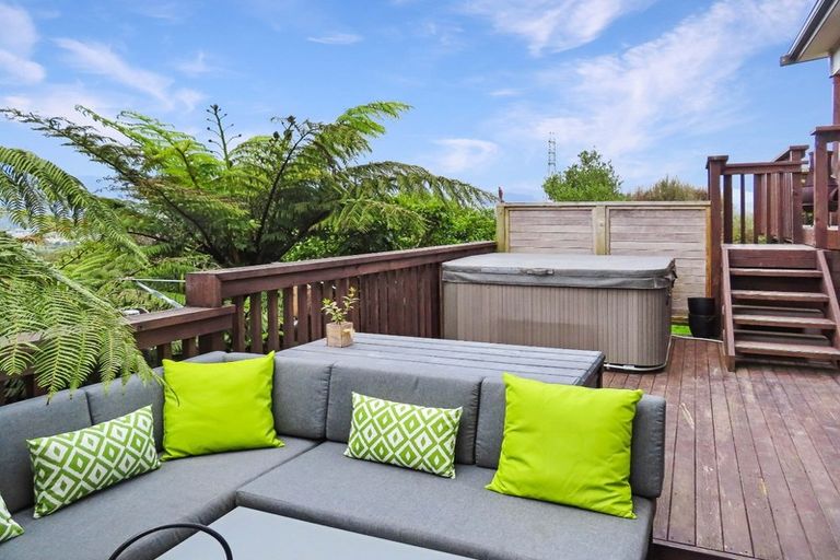Photo of property in 29 Mcewen Crescent, Riverstone Terraces, Upper Hutt, 5018