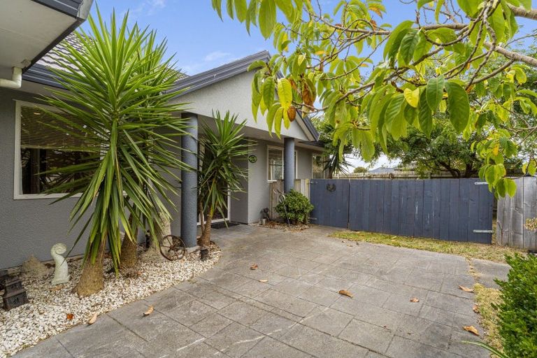 Photo of property in 36 Guildford Drive, Paraparaumu, 5032