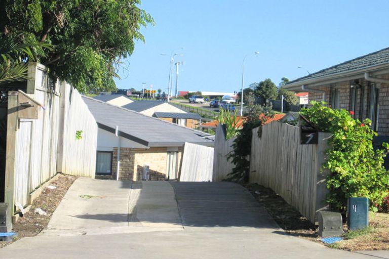 Photo of property in 7 Glenveagh Park Drive, Weymouth, Auckland, 2103