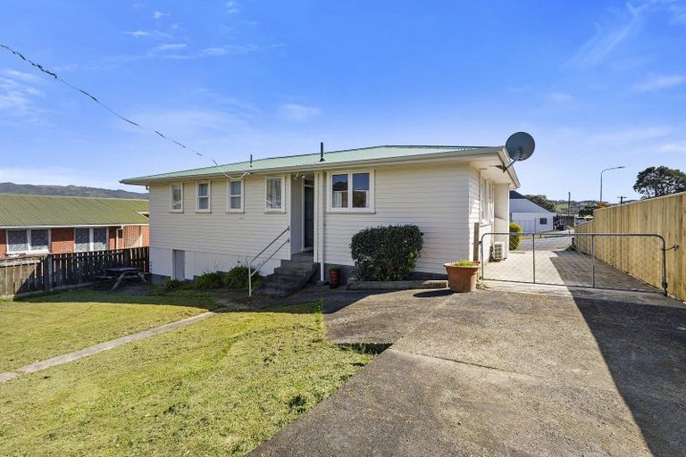 Photo of property in 82 Warspite Avenue, Cannons Creek, Porirua, 5024