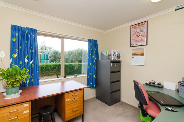 Photo of property in 6 Kenwyn Drive, Carterton, 5713