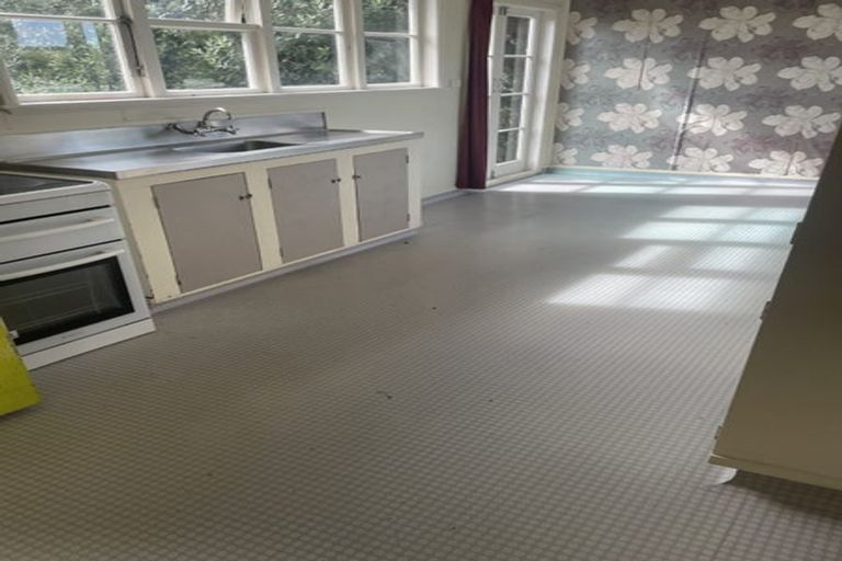 Photo of property in 3 Evans Road, Glen Eden, Auckland, 0602