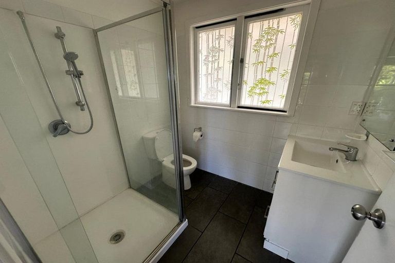 Photo of property in 1/19a Park Road, Glenfield, Auckland, 0629