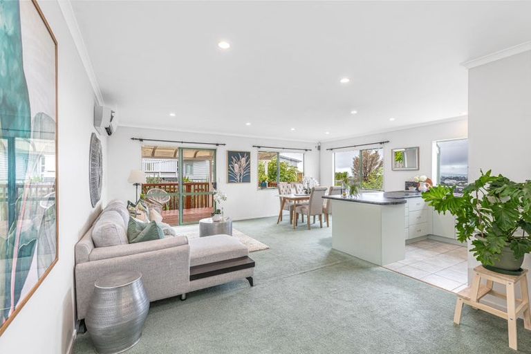 Photo of property in 2/555 Glenfield Road, Glenfield, Auckland, 0629