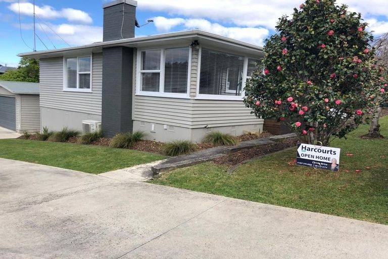 Photo of property in 31 Advene Road, Cockle Bay, Auckland, 2014