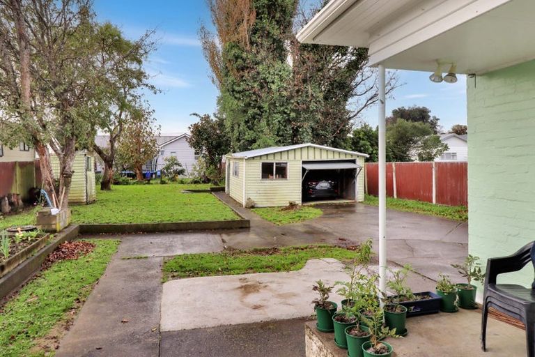 Photo of property in 15 Roberts Street, Epuni, Lower Hutt, 5011