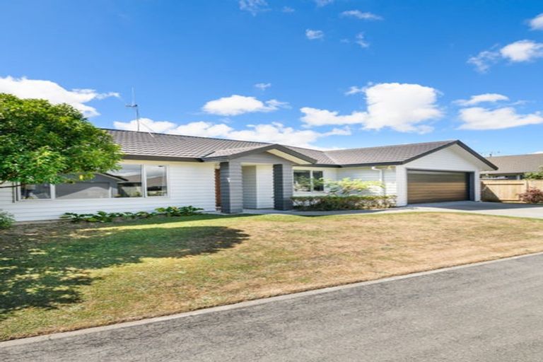 Photo of property in 6 Angelina Way, Kelvin Grove, Palmerston North, 4414