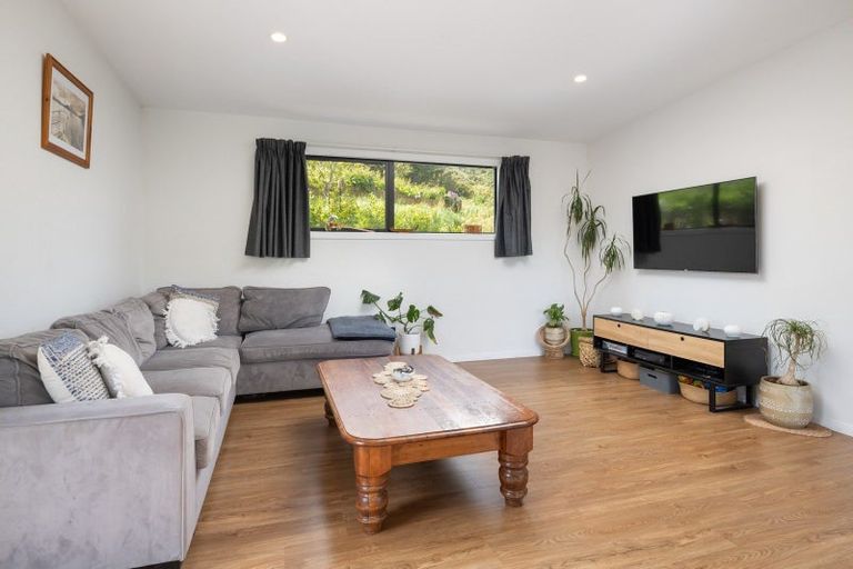 Photo of property in 30 Waimarama Street, Waikawa, Picton, 7220
