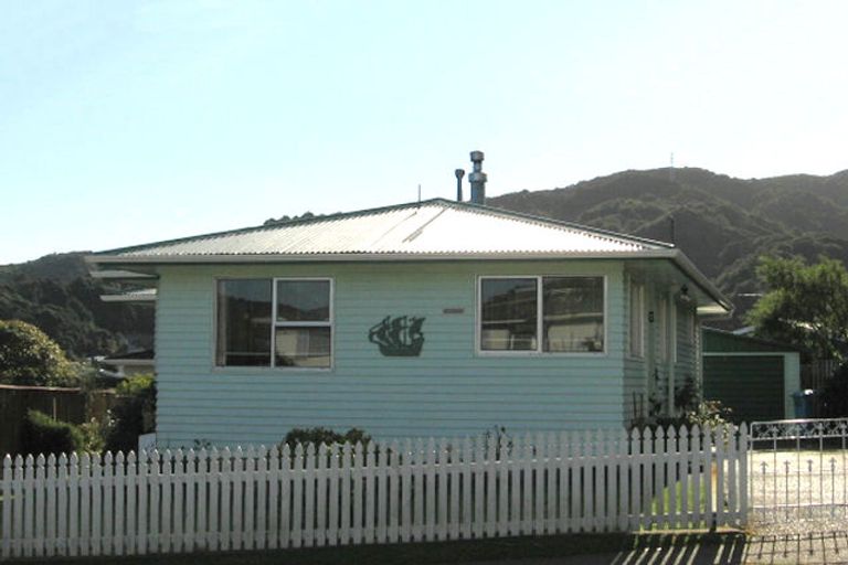 Photo of property in 7 Mimihau Grove, Wainuiomata, Lower Hutt, 5014