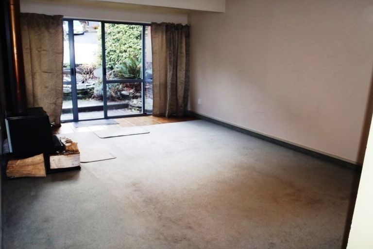 Photo of property in 49a Wynyard Crescent, Fernhill, Queenstown, 9300